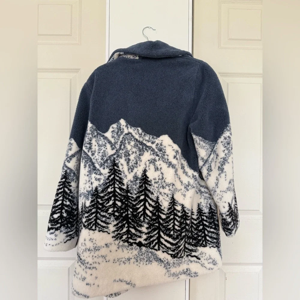 Mountain Fleece Jacket with forest scene - Picture 3 of 5